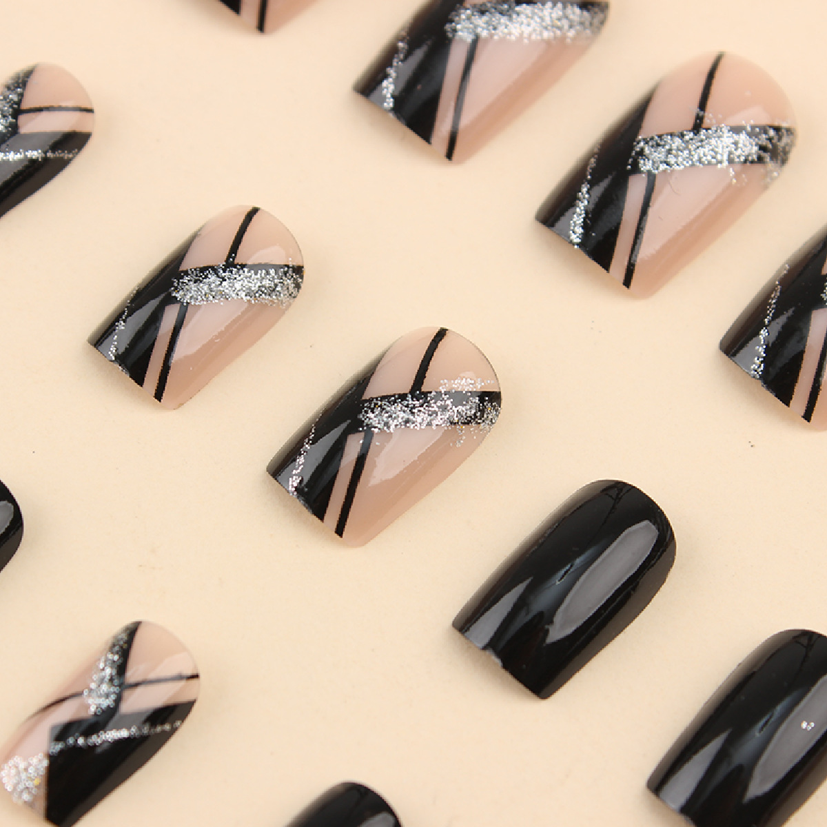 24 Adet Kare Siyah Kısa Kaplam - Nail Art Simple incelemesi ve fiyatı